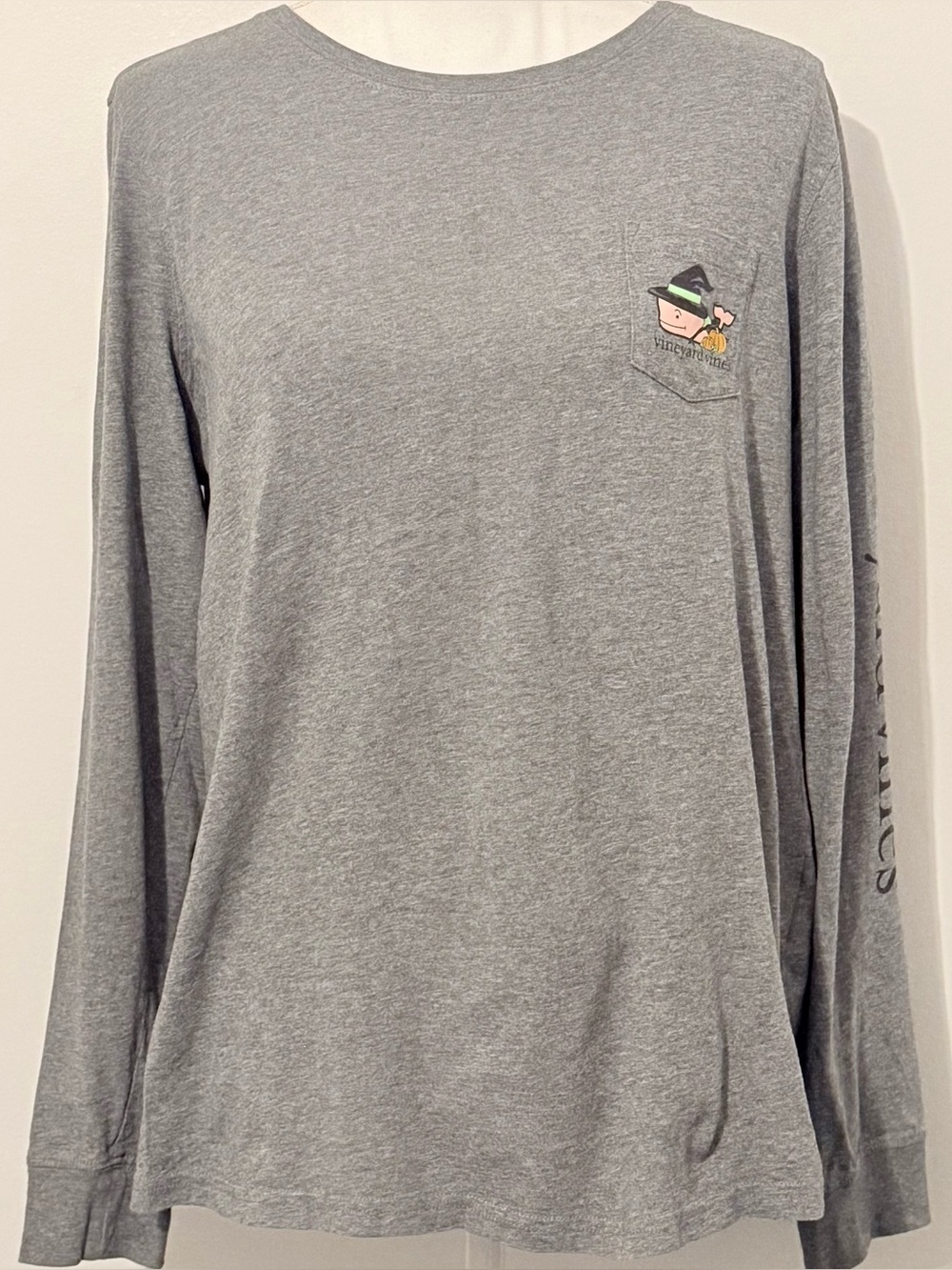 Vineyard Vines Happy Halloween Whale Witch Gray Long Sleeve Pocket Tee Large